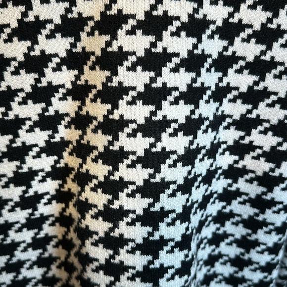 NTW XL Herringbone patterned button up sweater by Cyrus. - Picture 4 of 7